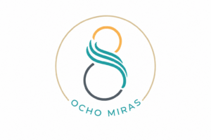 Logo de Ocho Miras, empresa colaboradora del ciclo de Asesoría de Imagen Personal y Corporativa (AIPC) de FP Superior UFV.